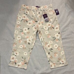 Gloria Vanderbilt Amanda Floral Capris - Beige and Cream size 14‎ NWT
